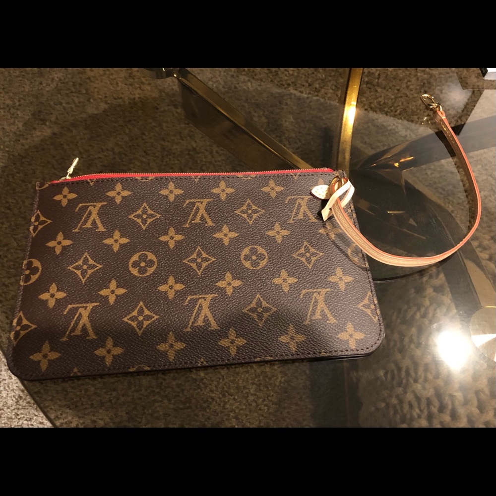 Louis Vuitton MM Neverfull Pouchette pouch
